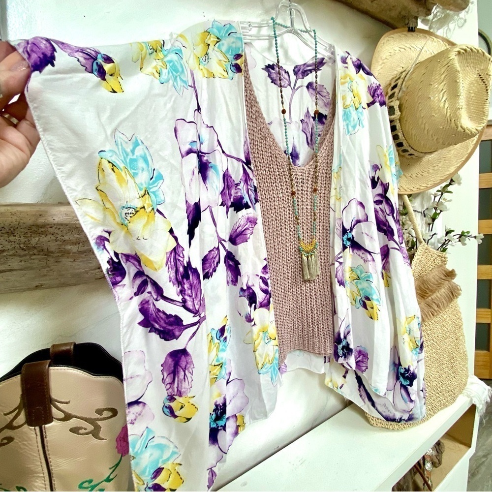 Enchanting Floral Boho Cape Kimono/cover up w shabby chic vibe